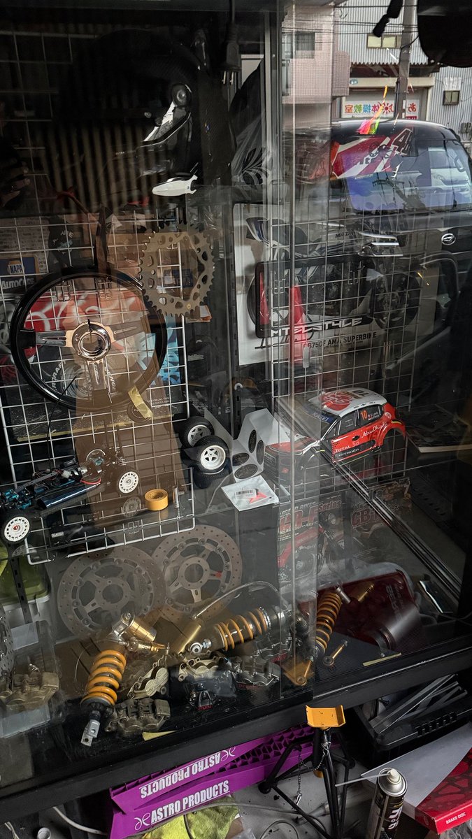 倉庫にショーケース置いた。満足。