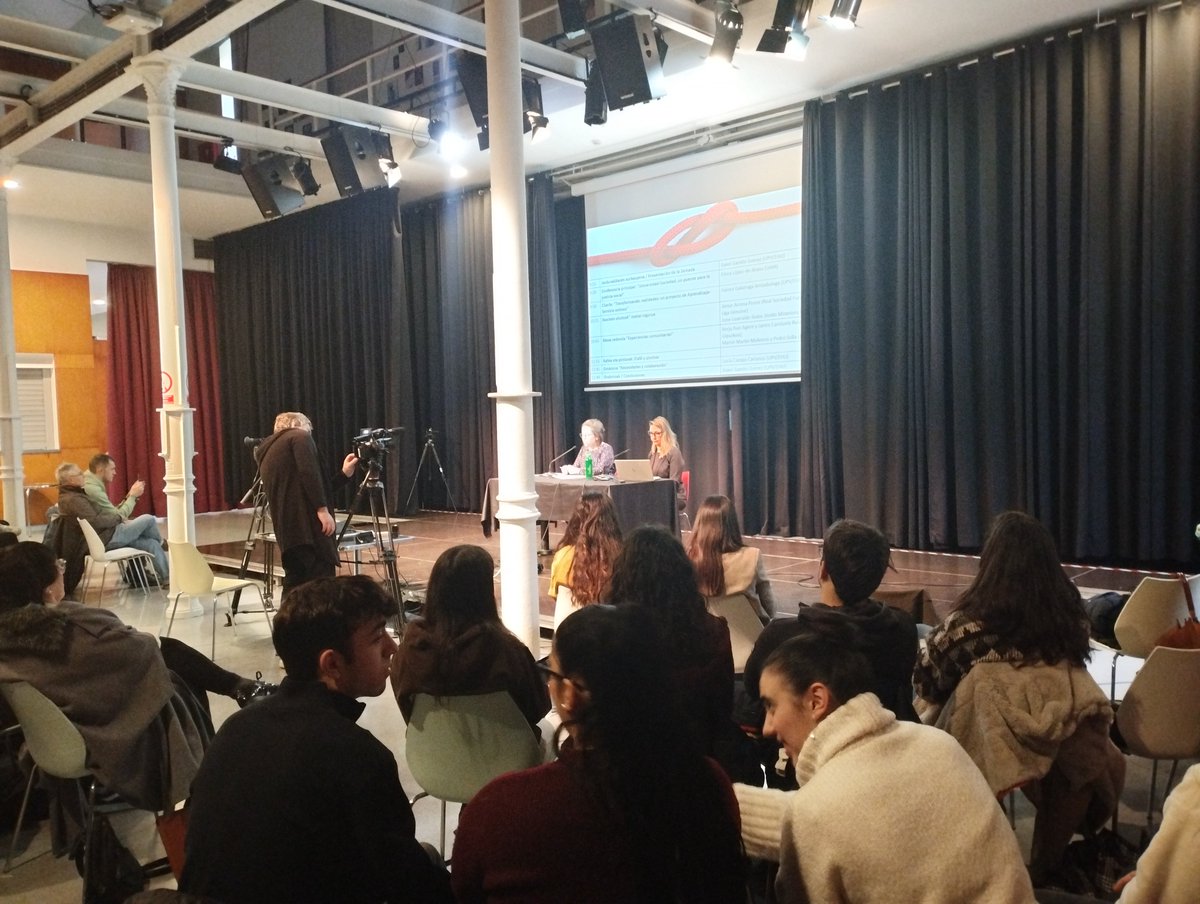 Elena López de Arana CIVIS aliantza eta ikasketa - zerbitzuak unibertsitate arduratsu eta  kritikoan duen paperaren inguruan hitz egiten