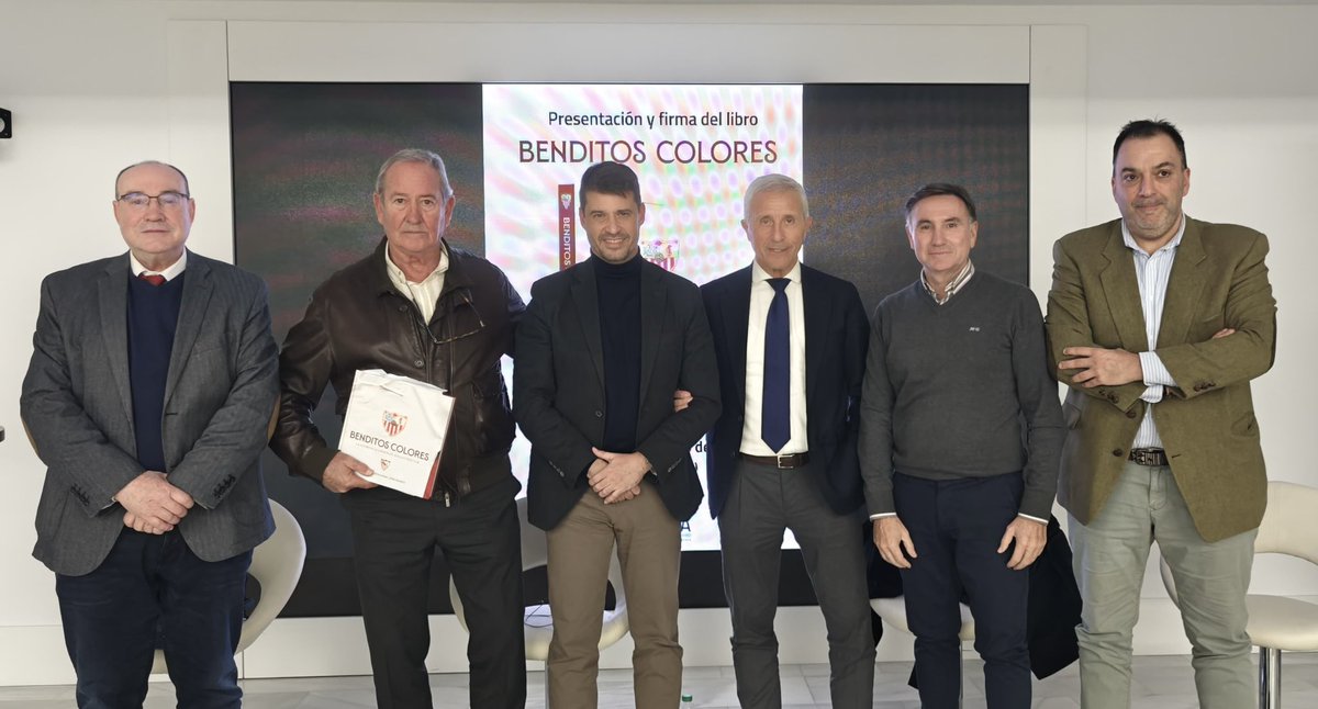 Un millón de gracias a todos los que me regalasteis un rato de vuestro tiempo ayer durante la presentación del libro en <a href="/CampusEUSA/">EUSA Sevilla</a>. Disfrute muchísimo tanto de desvirtualizaros como del debate, y me voy con la mochila completamente llena de cariño. Gracias de verdad🙏