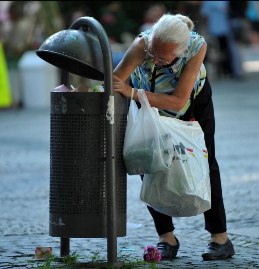 Schlag ins Gesicht der Bürger❗️

Bundestag genehmigt sich Luxus-Reiseregeln. Ab sofort wird „Business Class“ bezahlt. Kosten: das Drei- bis Vierfache.

Bürger sollen mehr und länger arbeiten, Rentner müssen Flaschen sammeln, aber „unsere Volksvertreter“ schwelgen im Luxus.

Ich