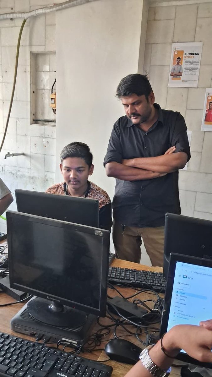 lfp_Tardeo's tweet image. Parents visited Apni Pathshala to see their child’s digital learning progress. 💛💻
#ApniPathshala #LFPtardeo #ParentVisit #StudentLearning #Narayanchandratrust @malpani