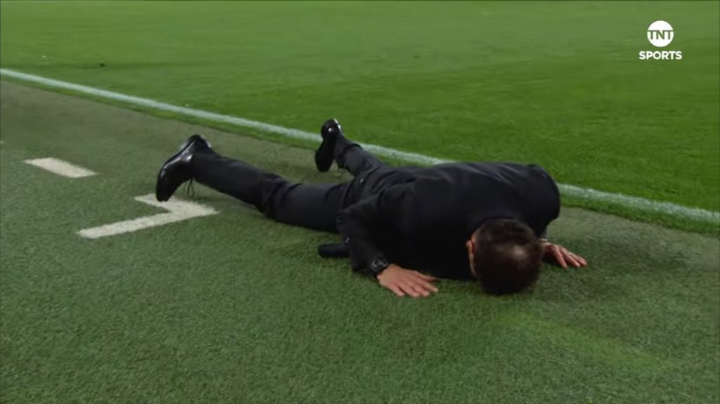 RyKaB17's tweet image. Leverkusen gewinnt das Double, Frankfurt die Europa League und Stuttgart den Pokal, aber Borussia Dortmund denkt ein 2. Platz in der Bundesliga wäre ein "Statement"