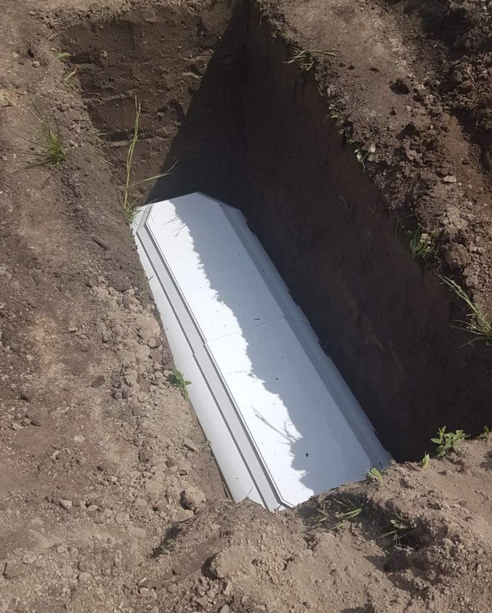 RDapsychoo's tweet image. In 2019,Me &amp;amp; my bro were on our way to Benin frm Auchi around 12am,when Nigeria Police Stoped &amp;amp; srched us found notin,labeled us yahooboys,saying we must follow dem,we refused &amp;amp; began to dragged,b4 we realized dey opened fire &amp;amp; ran away,tinkin we dead,I survived bt my bro didn’t.