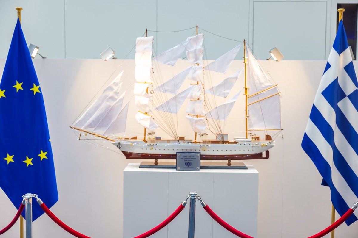 GreeceInEU's tweet photo. ⛵️In line with recent years’ tradition, the 🇬🇷 Greek Christmas boat once again adorns the 🇪🇺 European Parliament in #Brussels — bringing Greek festive spirit to the heart of European #Democracy and symbolically recalling #Greece's #insularity & #maritime identity (1/2) https://t.co/oqtd9Cn4iq