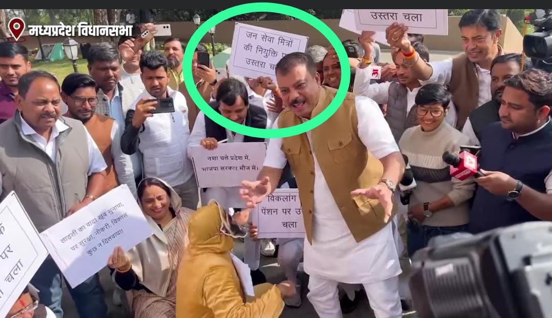 MRNTainguria's tweet photo. जनसेवा मित्रों के मुद्दे पर कांग्रेस विधायकों ने आज विधानसभा में सरकार को कटघरे में खड़ा किया।
जनसेवा मित्रों के योगदान की अनदेखी नहीं होने देंगे—रोजगार बहाली और स्थायी समाधान की मांग दोहराई।

#जनसेवा_मित्रो_को_बहाल_करो https://t.co/HKr02BJDvs