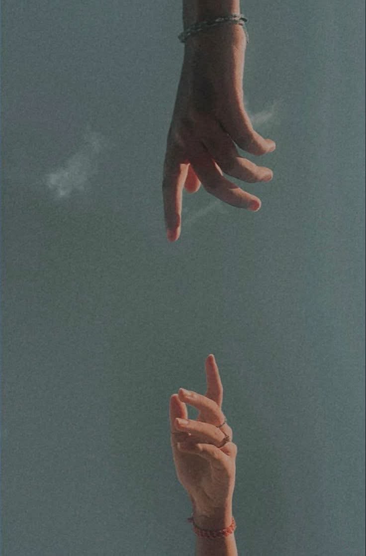 لوگ ہیں سب خزاؤں جیسے
اور تُو واحد بہار ہے میری