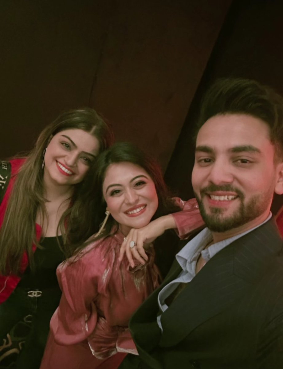 beingsumit01's tweet image. Elvish bhai with falaq nazz!! 🔥
Big boss reunion!! ❤️
#ElvishYadav #ElvishArmy