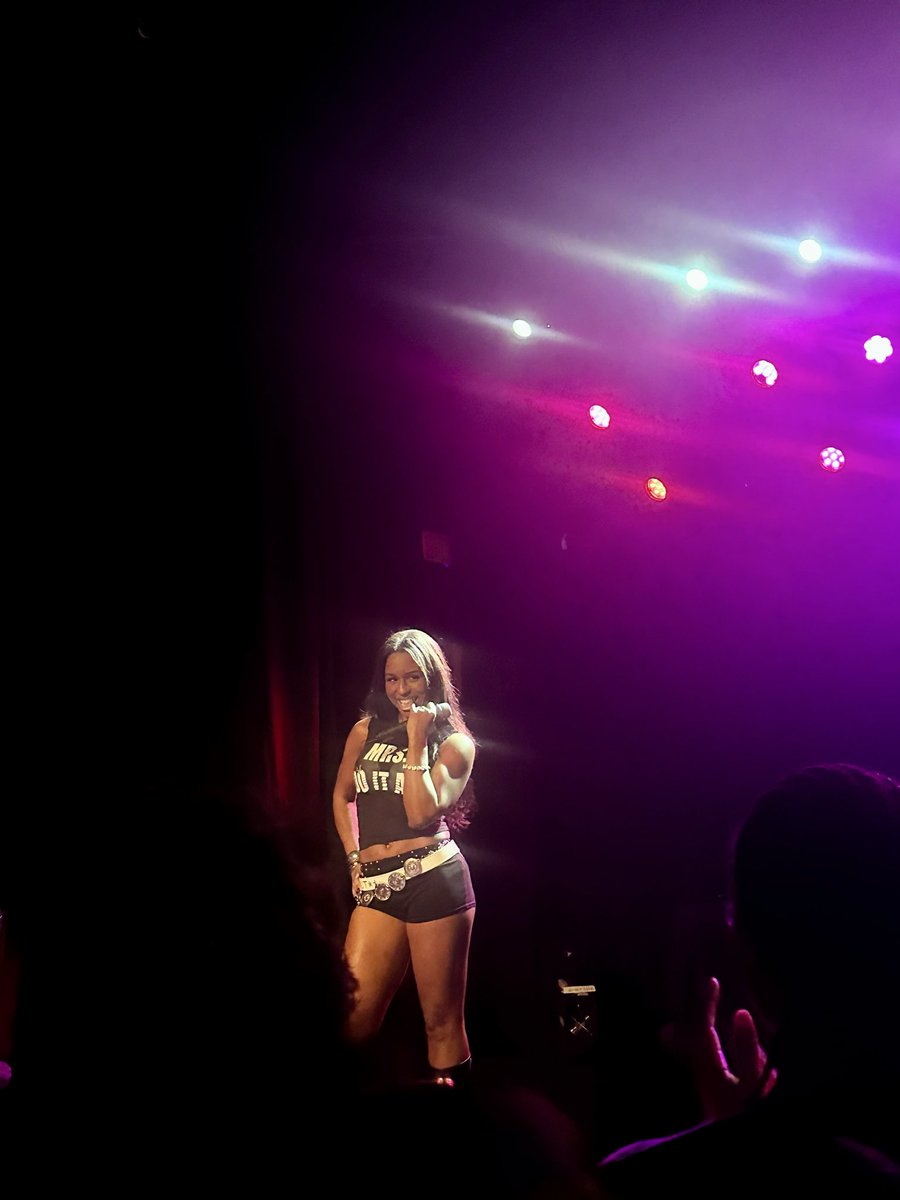 Ap0llo808's tweet photo. Mesmerized by @jaephens at The Echo in LA https://t.co/wchxBRgMIv