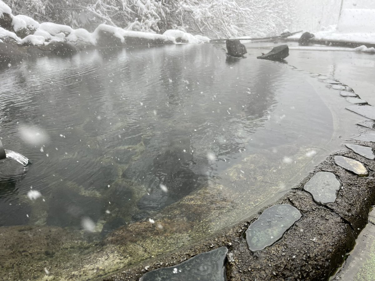moriterra01's tweet photo. 小さな森の湯
冬も営業しています。露天風呂もご利用できます。雪が積もってると寒さもあり通常よりぬるいけど入れますよ！（勇気がいりますが笑）
＃森吉山温泉小さな森の湯＃森のテラス＃ステーキハウス森吉森のテラス#SHAREHOSTEL庭のとまり＃北秋田市＃温泉＃源泉掛け流し#露天風呂 https://t.co/oogPhiISLS