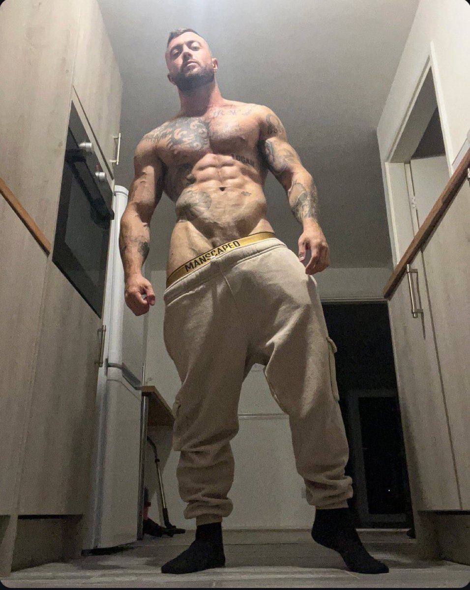 jameshardyx941's tweet photo. That bulge won’t reveal itself 😈😈 https://t.co/bCU9eUw0jQ