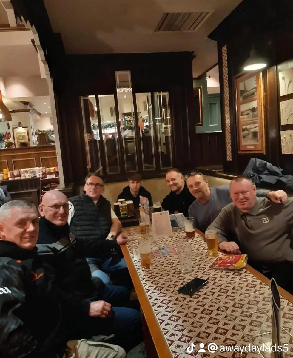 awaydayladsfs's tweet image. everton lads out before their 1 nil win at Bournemouth the other night 

#efc #everton #Bournemouth #toffees #awaydaylads