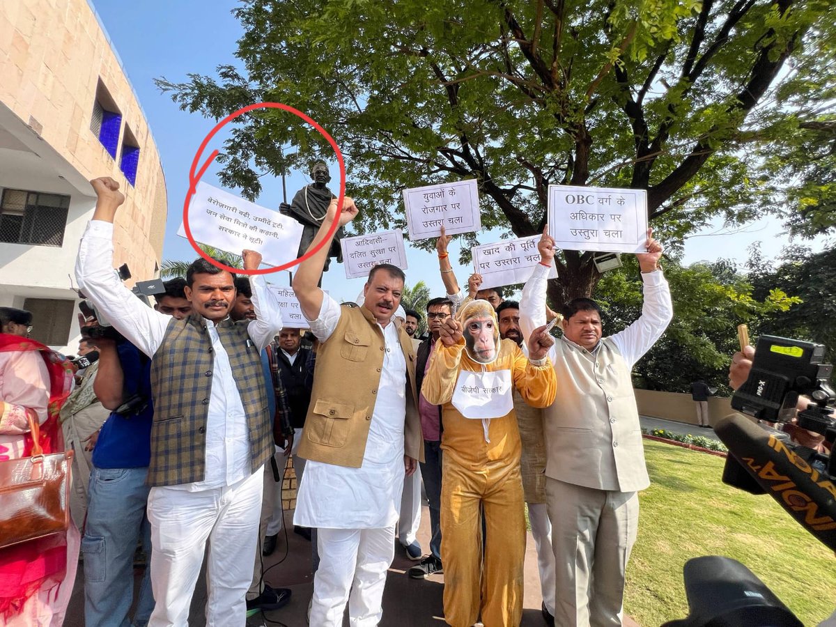 आज विधानसभा में कांग्रेस विधायकों ने जनसेवा मित्रों का मुद्दा उठाकर राज्य सरकार की कार्यप्रणाली पर बड़ा सवाल खड़ा किया।
जनसेवा मित्रों के भविष्य, नौकरी और सम्मान की हर कीमत पर रक्षा करेंगे—यही कांग्रेस का वचन है।

#जनसेवा_मित्रो_को_बहाल_करो