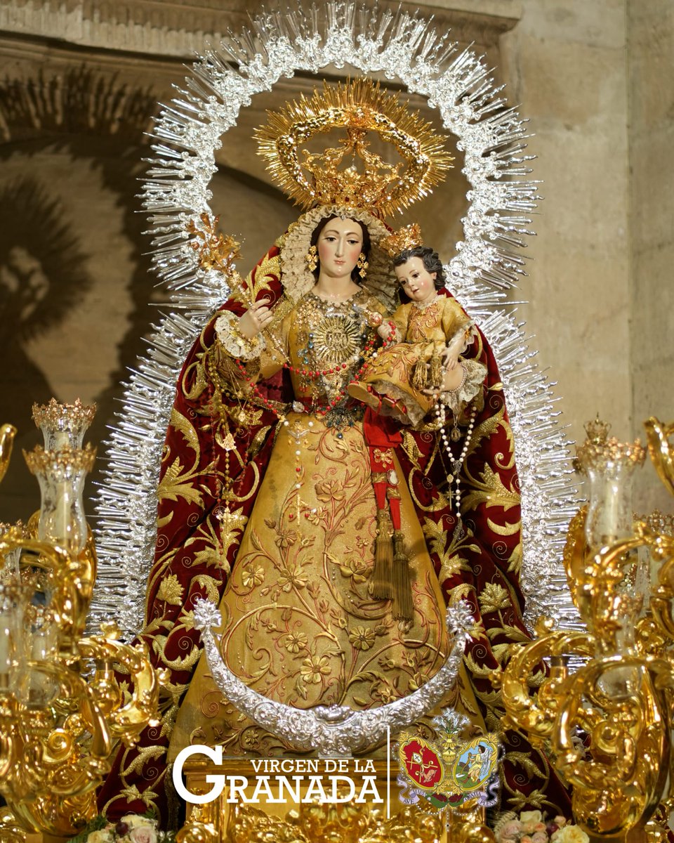 Nuestra Señora de la Granada y el Niño Jesús de los Reyes se encuentran ya en el paso con el que los próximos días 7 y 8 de diciembre, peregrinarán con motivo de la Vigilia de la Inmaculada Concepción por las calles de nuestra ciudad.