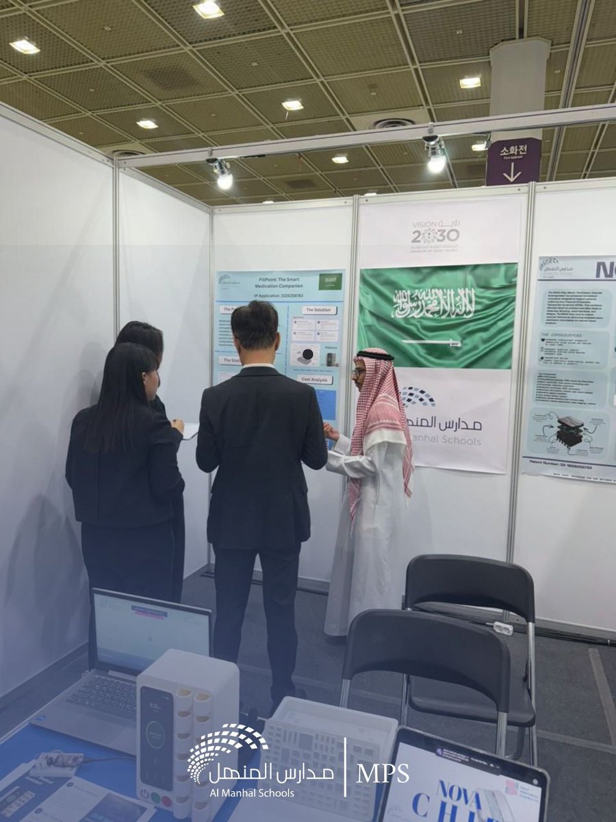 manhalschools's tweet image. بكل فخر واعتزاز،نفتتح اليوم مشاركة طلبتنا المبدعين
الطالبة فهدة فهد الصبان و الطالب رياض الغامدي
في معرض سيول / كوريا الدولي للاختراعات #SIIF 2025
ضمن تمثيل مشرّف لـ #مدارس_المنهل و وطننا الغالي المملكة العربية السعودية في محفل عالمي يجمع نخبة المبتكرين من حول العالم .
نثق