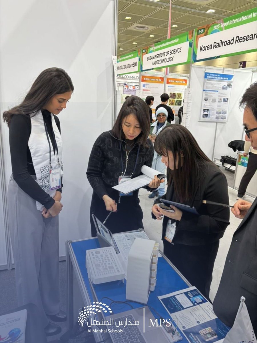 manhalschools's tweet image. بكل فخر واعتزاز،نفتتح اليوم مشاركة طلبتنا المبدعين
الطالبة فهدة فهد الصبان و الطالب رياض الغامدي
في معرض سيول / كوريا الدولي للاختراعات #SIIF 2025
ضمن تمثيل مشرّف لـ #مدارس_المنهل و وطننا الغالي المملكة العربية السعودية في محفل عالمي يجمع نخبة المبتكرين من حول العالم .
نثق