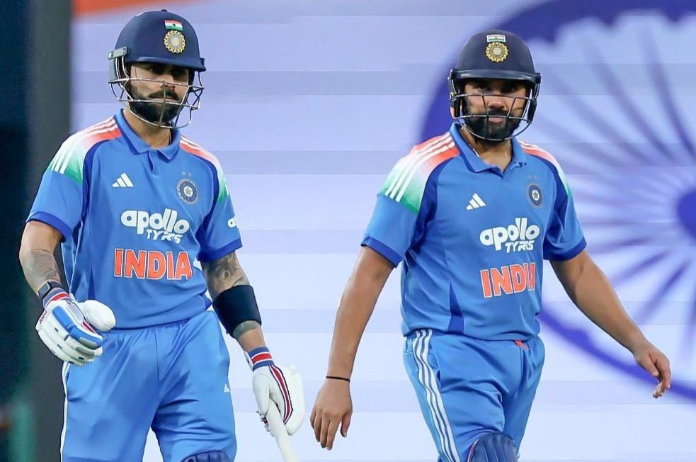 ImTanujSingh's tweet photo. Ravi Shastri said - "Virat Kohli and Rohit Sharma are Dada players. They are white ball giants. You don’t mess around with players of that stature.”

Question - Who’s doing this?.

Ravi Shastri - "Some People are doing it, And if these two switch on properly, hit the right buttons, all the ones messing around will disappear from the scene real quick". (Prabhat Khabar)