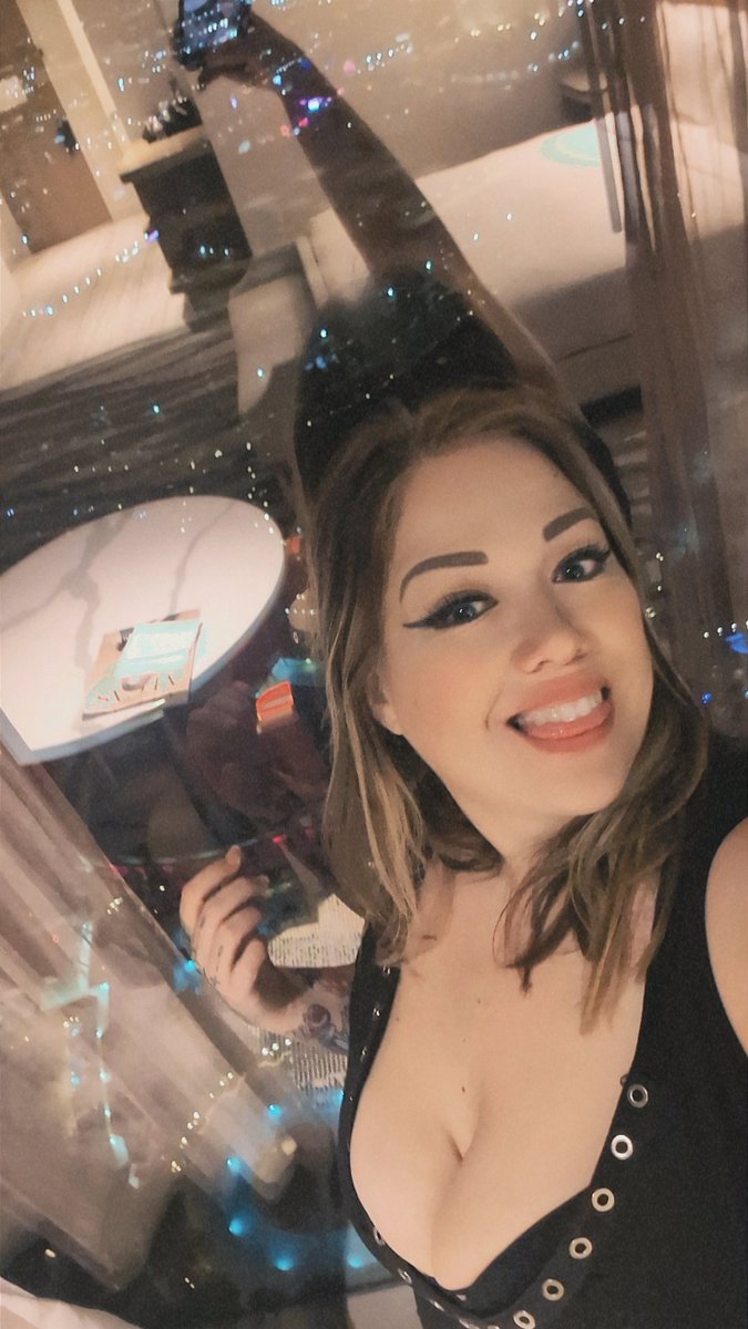 LeahShellz's tweet image. I do love to get into trouble 😜🥰 #milf #cougar #pawg #onlyfans