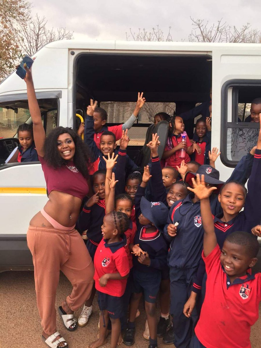 The south African education system is in a mess tf is this 😅Why didn't they make teachers like this during our days in school😡😡😡I want to go back to school now !!!