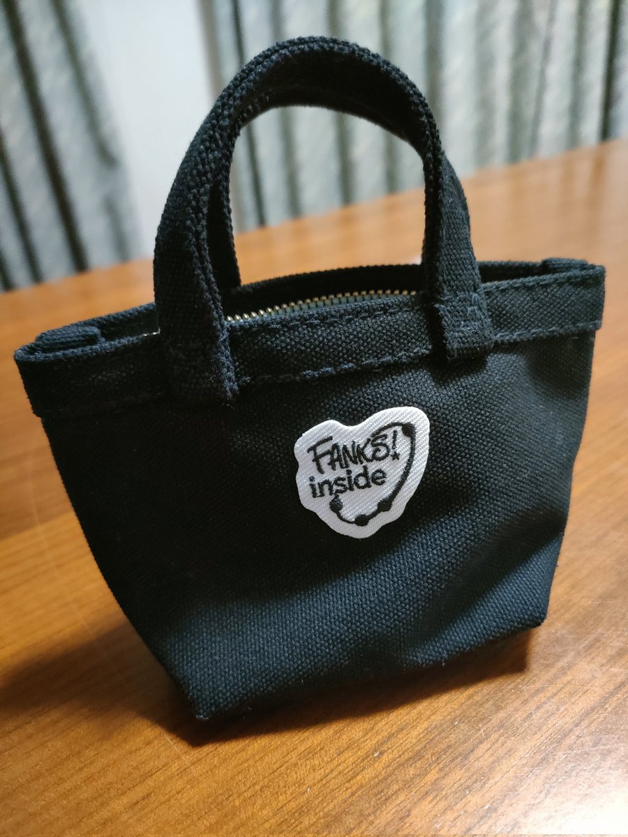 nozch1q74's tweet image. 無印のミニミニトートにツアーグッズをつけてみた！かわいい❤️
#TMNetwork
#FANKS