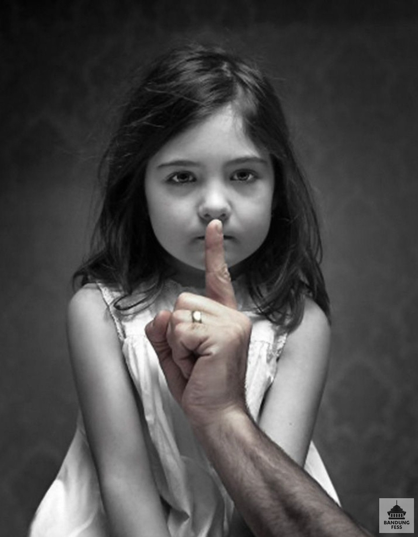 Euy minta tolong bantu up Kasus p*lecehan s*ksual terhadap putri kandung berumur 4 tahun, yang ditutupi dengan kasus laporan pecah kaca nominal kerugian 50k

Saya drop ya di bawah, hanupis barudak bageur sholeh samawa sakina widunya hasanah 🙏😭