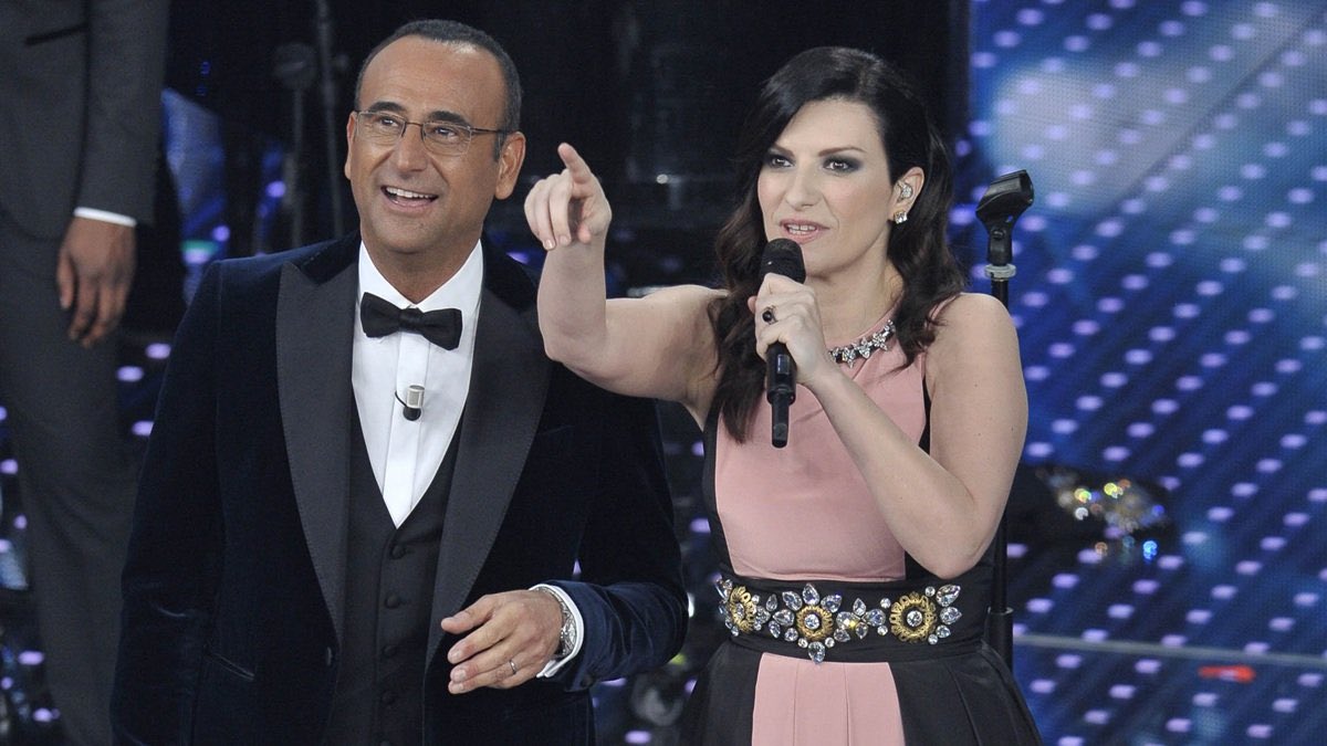 Cinguetterai's tweet photo. “Se non faccio Sanremo quest’anno non lo farò mai più”. Vanessa Incontrada sogna di condurre il Festival e conta sull’amicizia con Carlo.

Invece Laura Pausini non sarà tra le co-conduttrici, ma ospite d’onore di #Sanremo2026 e ogni sera regalerà un’esibizione diversa

(Oggi) https://t.co/VxNQYHD34G