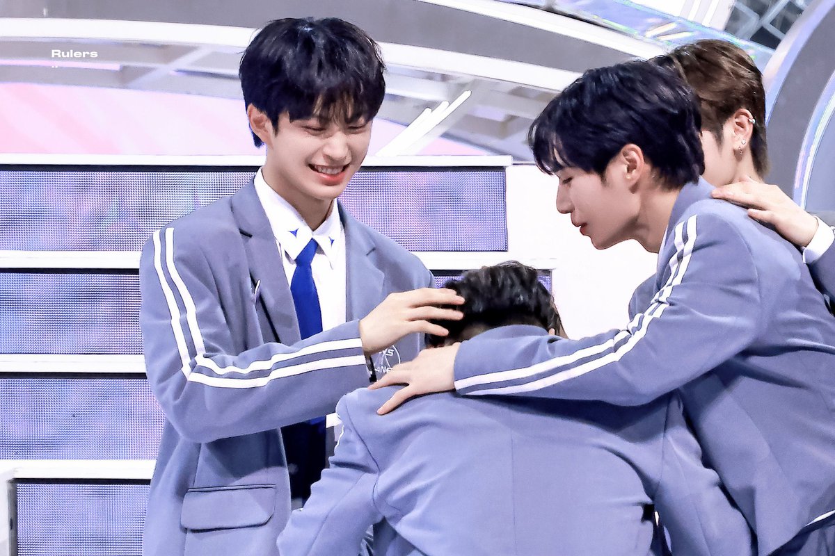 fukob1n's tweet image. oh he’s smitten