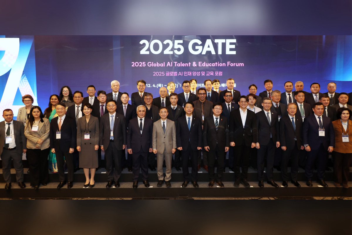 chamckj2025's tweet image. 오늘 「2025 Global AI Talent &amp;amp; Education Forum(2025 GATE)」을 개최하고, AI 인재가 머물고 성장할 수 있는 글로벌 생태계를 논의했습니다.

교육부는 대한민국의 AI 3대 강국 도약을 지원하고, 세계와 함께 포용적이고 책임 있는 AI 교육 협력을 추진하겠습니다.