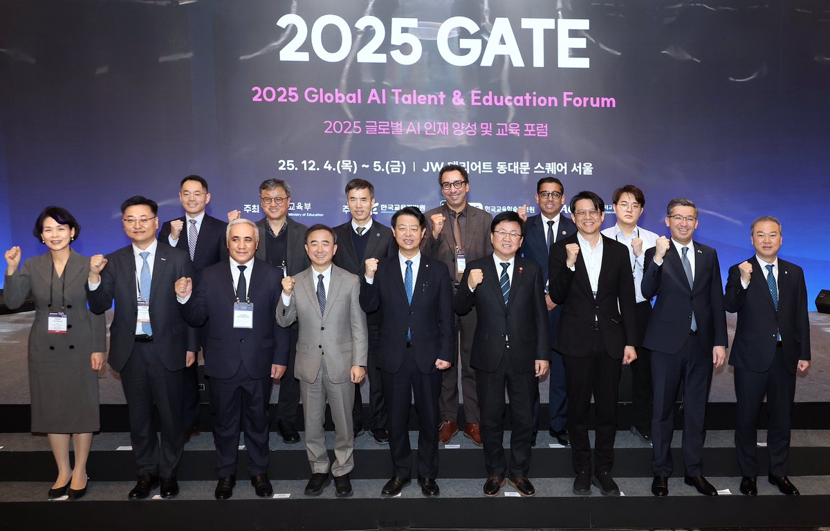 chamckj2025's tweet image. 오늘 「2025 Global AI Talent &amp;amp; Education Forum(2025 GATE)」을 개최하고, AI 인재가 머물고 성장할 수 있는 글로벌 생태계를 논의했습니다.

교육부는 대한민국의 AI 3대 강국 도약을 지원하고, 세계와 함께 포용적이고 책임 있는 AI 교육 협력을 추진하겠습니다.