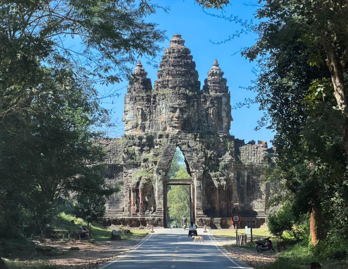 SovanRatana_'s tweet photo. Amazing Cambodian temple 🇰🇭😱 https://t.co/8IVQeAuCaU