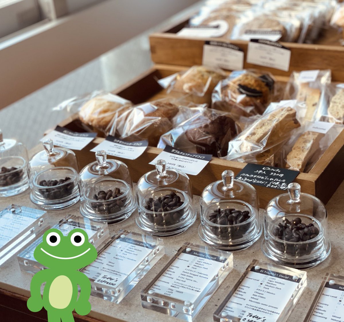 officefrogs's tweet photo. 1日にOpenした登戸のコーヒーショップbarcaへ
大人っぽい内装も器も素敵でめちゃくちゃ好み。通る人が続々と足を止めては入ってらっしゃって、店内賑わっていました

誰かの人生をかけたお商売にご一緒させてもらえる自分の仕事、幸せだし責任の重さも改めて感じましたよ
登戸の新名所になりますように！

今日も一日お疲れさま
また明日です

#企業公式がお疲れ様���言い合う
#企業公式冬のフォロー祭
#登戸 #NEWOPEN