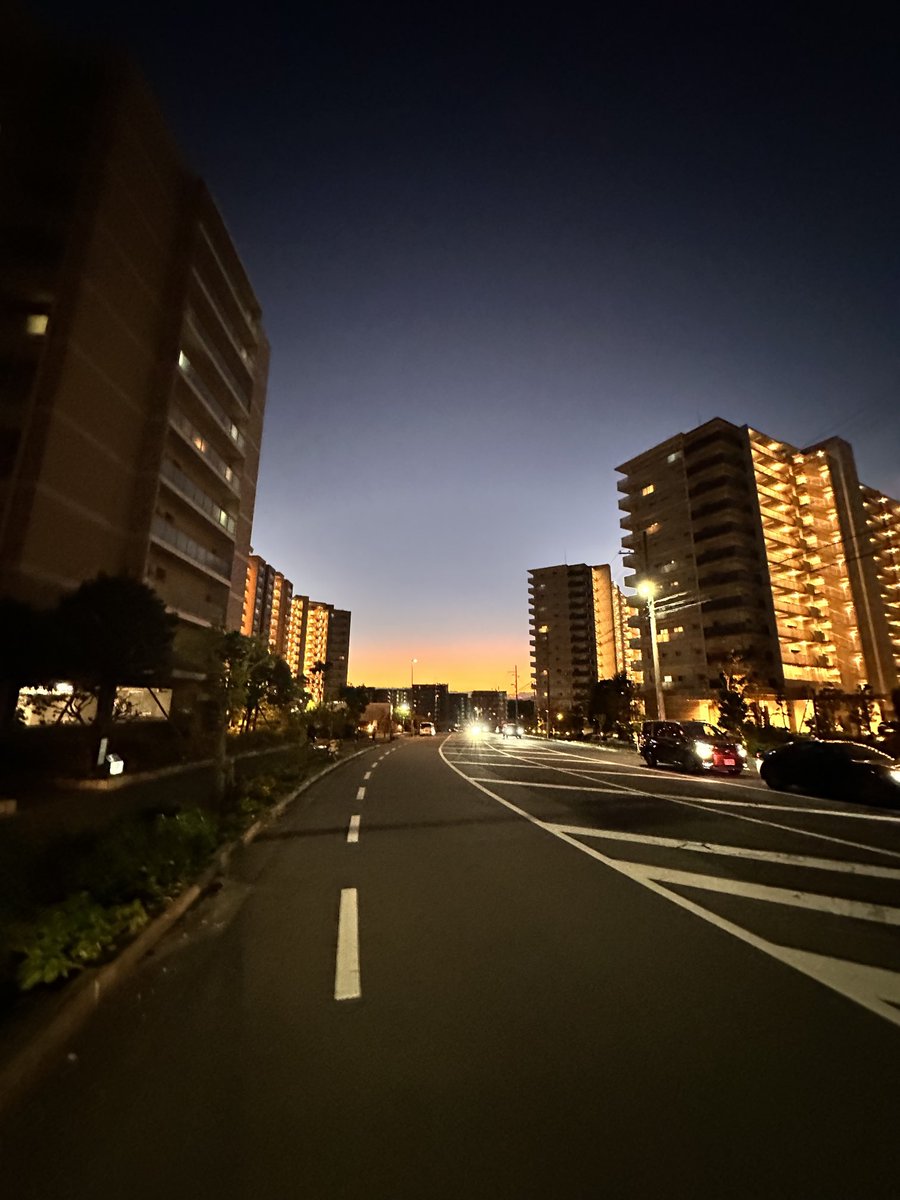 ASTRAYRED4's tweet image. #イマソラ
#冬の夕暮れ
寒い！今朝は雪もチラチラ…
あしたも寒いのか…