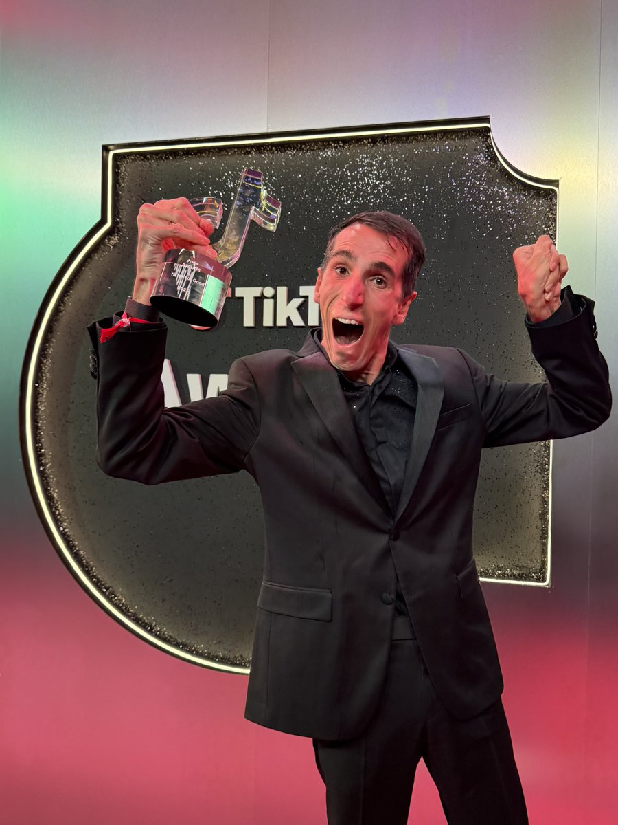 alexroca91's tweet image. HE GANADO EL PREMIO @TikTok_ES FOR GOOD, el bien en el mundo 🥹

Y no fue un día cualquiera. Fue ayer, en el Día Mundial de la Discapacidad. El día que, desde pequeño, jamás imaginé que podría significar algo tan grande para mí.

#TikTokAwards #premiosTikTok #ForGood