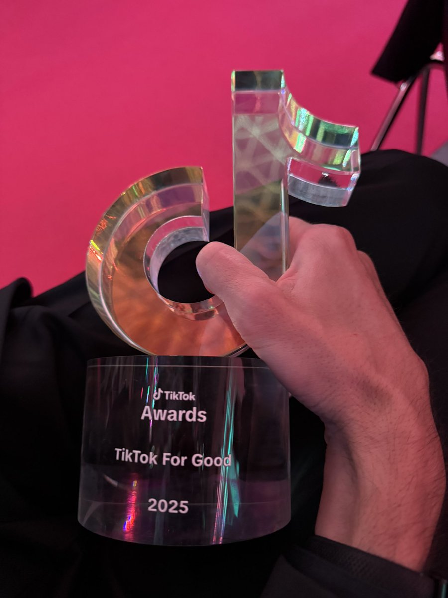 alexroca91's tweet image. HE GANADO EL PREMIO @TikTok_ES FOR GOOD, el bien en el mundo 🥹

Y no fue un día cualquiera. Fue ayer, en el Día Mundial de la Discapacidad. El día que, desde pequeño, jamás imaginé que podría significar algo tan grande para mí.

#TikTokAwards #premiosTikTok #ForGood