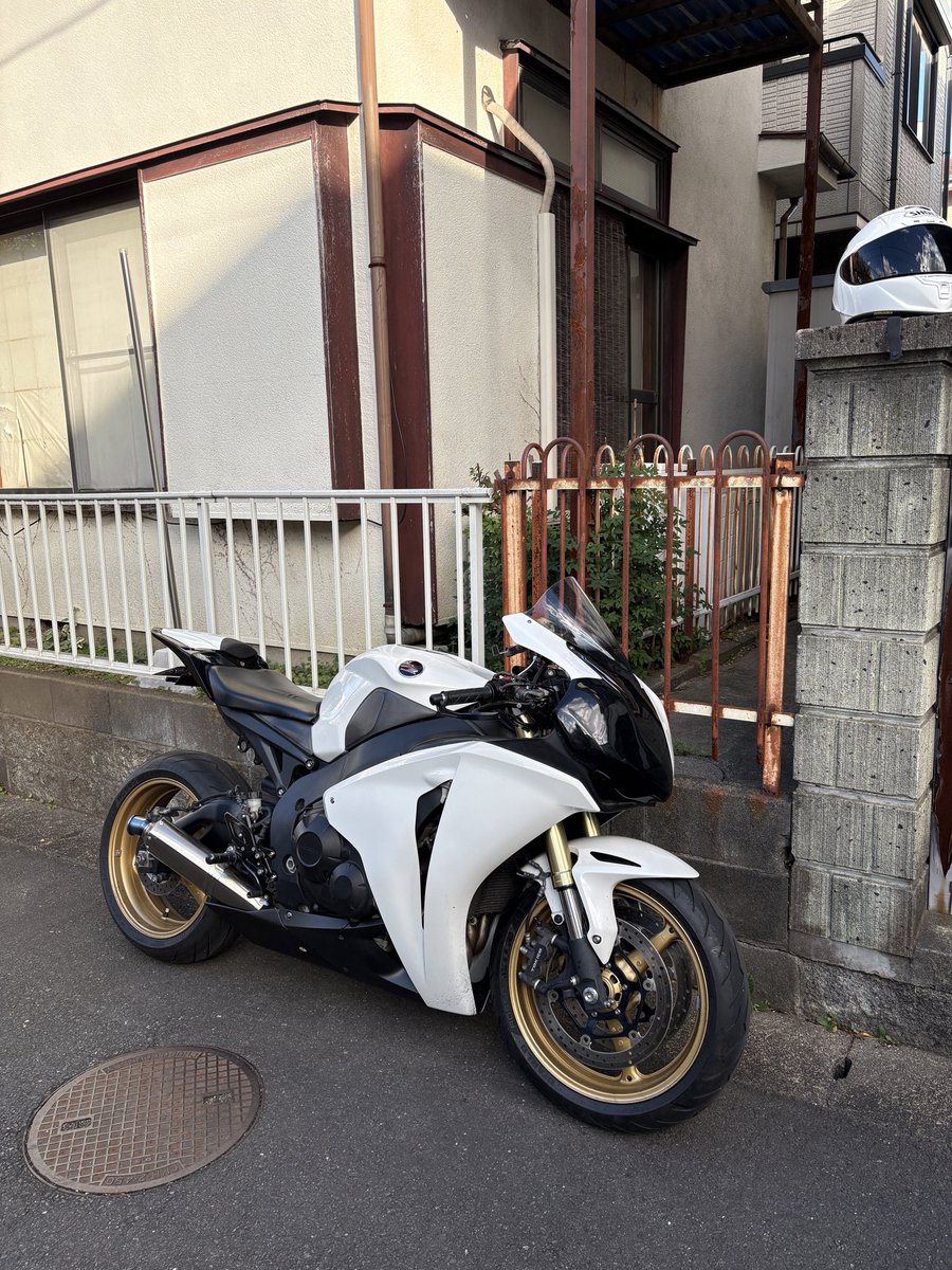 cb400sfffff's tweet photo. ハンドル下げてCBから剥ぎ取ってきたマスター付けた☝️
#sc59 https://t.co/h4kqjt4JFS