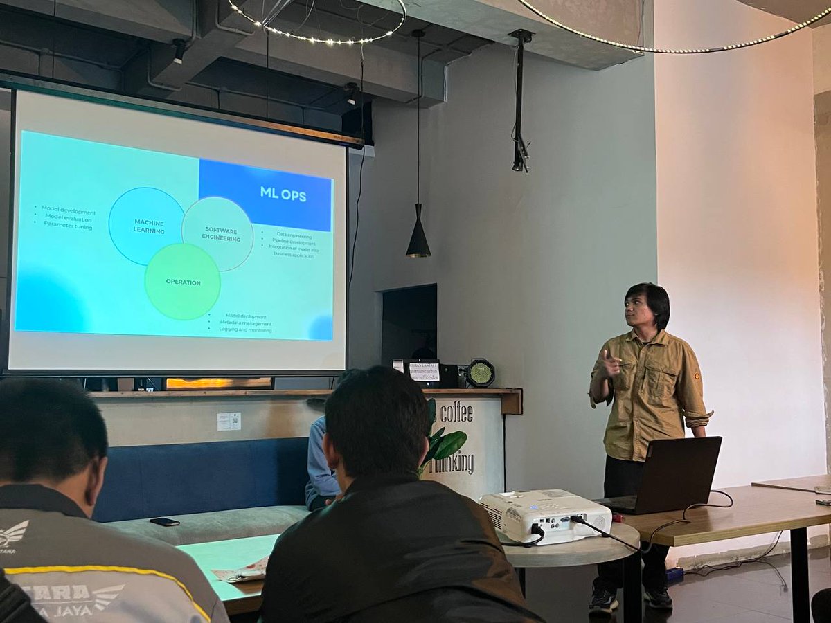 jhnsmyth0's tweet image. Kadang belajar itu berat, tapi kata orang bijak:
“Growth happens when you keep showing up.”
Jadi yaudah, hadir dulu — skill &amp;amp; kesempatan nyusul pelan-pelan 💚
See you on the next meetup 👋
#surabayapy #mlops #pythoncommunity #techvibes #learningjourney #keepgrowing