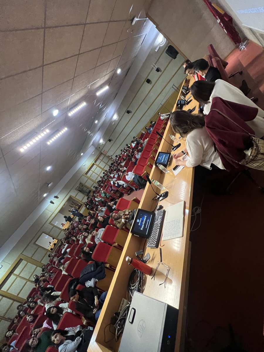 ArturoGomezQuij's tweet image. Lleno total en #NewPaper36 para hablar sobre periodismo y polarización, en la presentación del centro de excelencia Press-Forward de la Prof.ª @loretoc