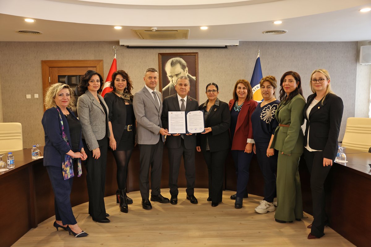 TOBB Mersin İl Kadın Girişimciler Kurulu ve Mersin Üniversitesi arasında girişimcilik ekosistemini güçlendirecek iş birliği protokolü, Mersin Ticaret ve Sanayi Odası (MTSO) Yönetim Kurulu Başkanı Hakan Sefa Çakır ve Mersin Üniversitesi Rektör Prof. Dr. Erol Yaşar’ın katılımıyla