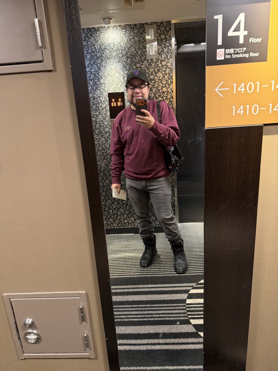 RusticT13's tweet image. Time for the whole reason for this trip, it’s my first time going to a show alone so pray for me lol