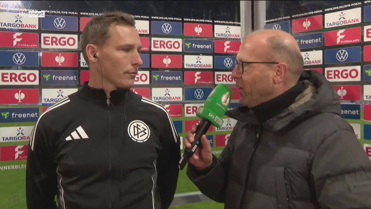 iMiaSanMia's tweet image. Referee Martin Petersen explains the penalty decisions against Bayern

• On the first penalty: "Tah had a clear view of the ball. He saw it coming towards him and he simply misjudged it at the last moment. He then tried to pull his arm away, but he widened his body surface.…