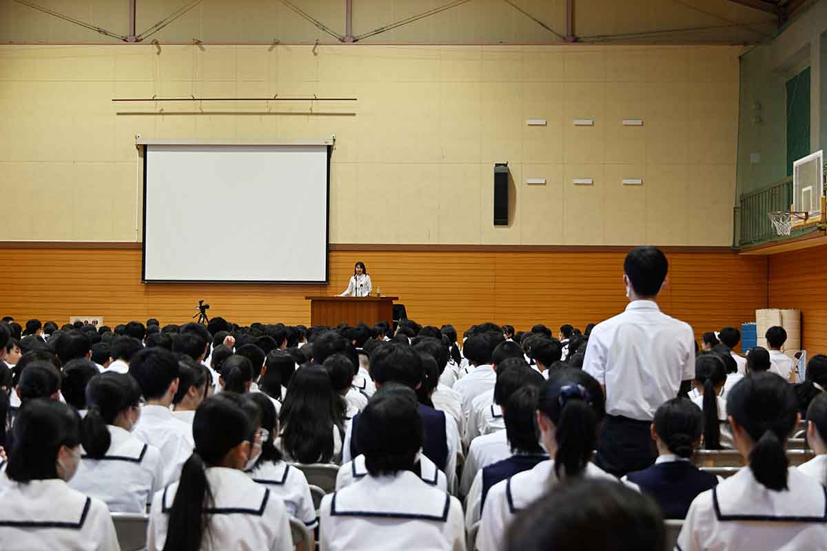 NPO_SEMPO's tweet photo. 【活動の実績】
10月17日に杉原まどか理事長が愛媛県済美平成中等教育学校で講演をしました。
また校内図書室には関連書籍を多数設置していただきました。
詳しくは
https://t.co/4sQ1XDno9N
#杉原千畝 #sempo #杉原まどか https://t.co/FB3cB6FPWp