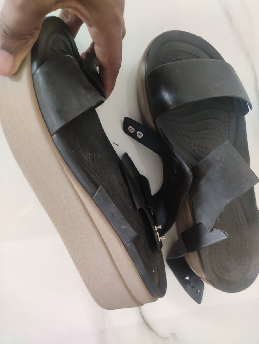 ydipak41's tweet photo. Bought Crocs Brooklyn Sandals for my friend. She wore them only 2–3 times and they completely broke while taking them to a wedding. Really disappointed.

@Crocs @CrocsIndia please look into this and provide a replacement. https://t.co/H2QBpqeRxy