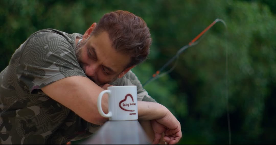 Caught between moments, #SalmanKhan in his effortless aura. 😍✨

#Celebs