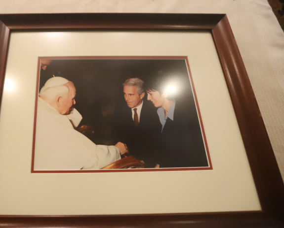 Not the first time the public has seen this. Interestingly, Ghislaine had this photo displayed in her town home with Epstein cropped out.
