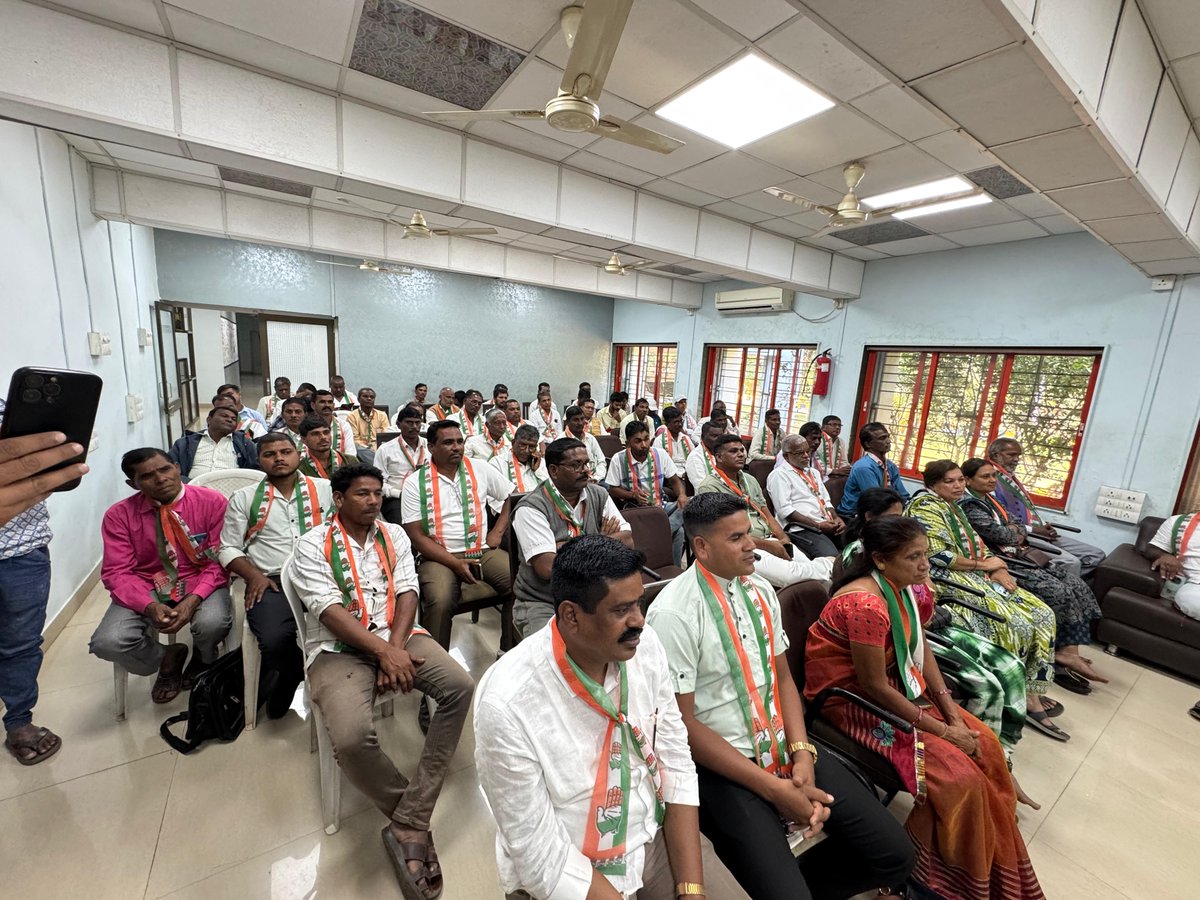 srinivasiyc's tweet image. गुजरात के डांग जिले में कांग्रेस के कर्मठ कार्यकर्ताओं से मुलाकात कर संवाद किया और दक्षिण गुजरात में पुनः कांग्रेस को सशक्त बनाने को लेकर चर्चा की।