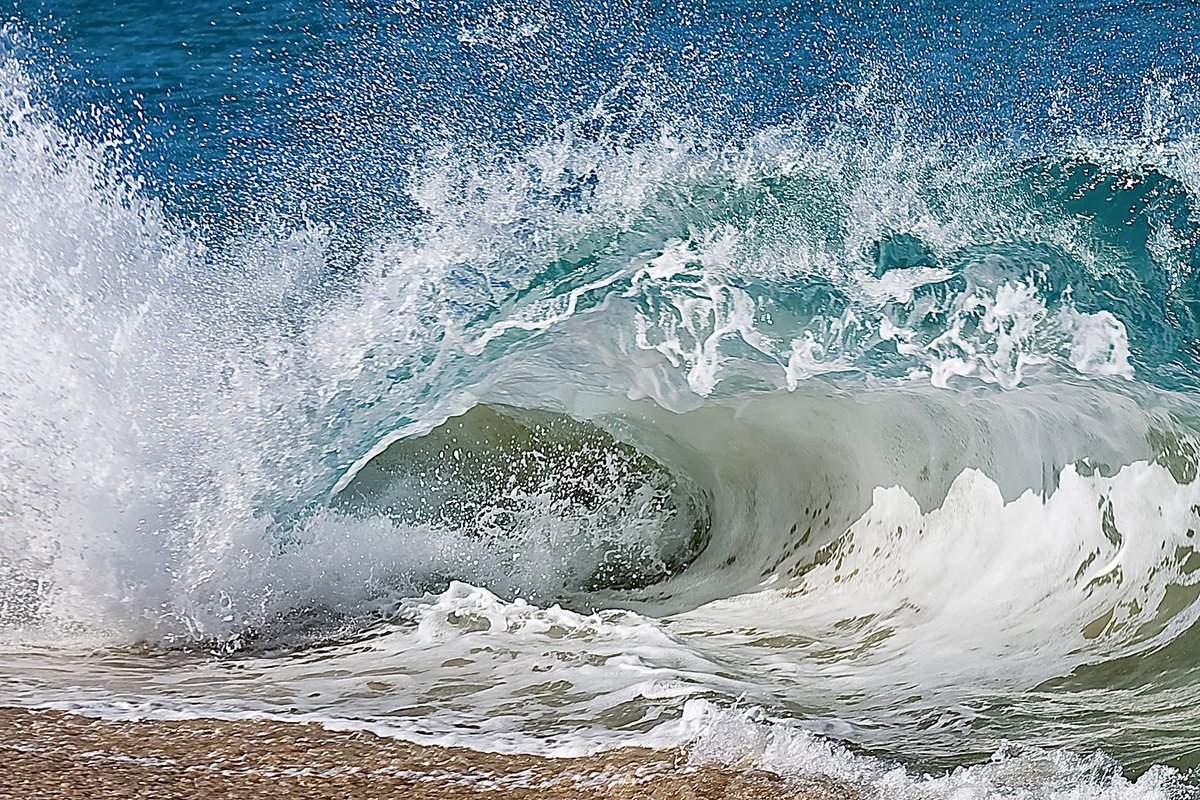 BudgetDude's tweet image. Thursday greetings from Avoca beach Australia where the sun is shining and the water is cool and looks stunning 😍
(D.Benson)
