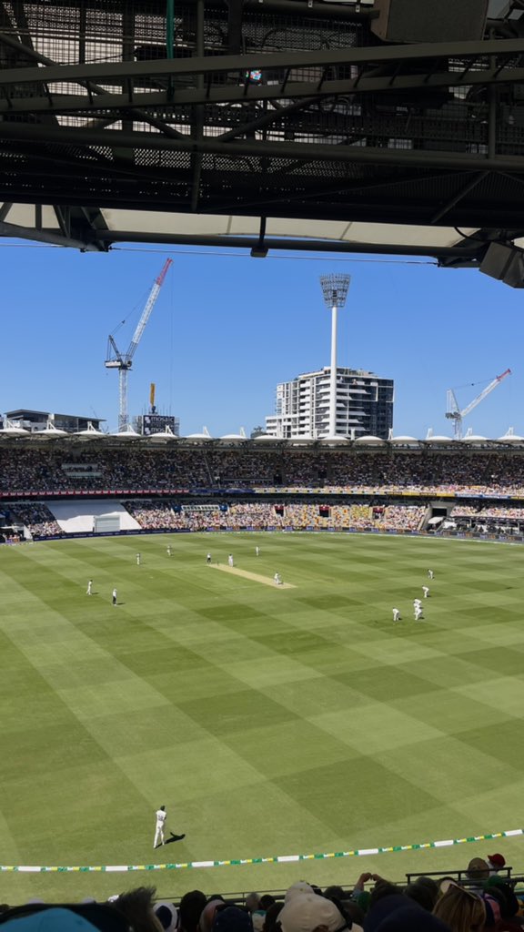 Chance of Pat Cummins playing: Mon: 0% Tues: 0%. Wed: 0%. Thurs: 0%
Chance of Mitch Starc starring 100% #Ashes #Gabba