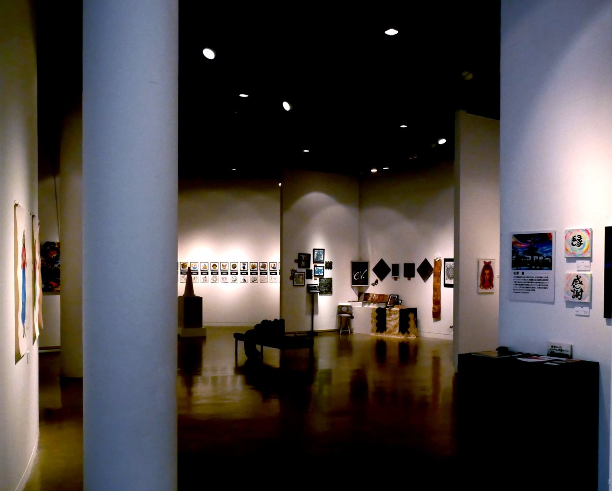 本日12/4(木)より市民ギャラリー・企画展示室にて「GANZO GALLERY ９」が始まりました。

福井在住、多彩な13名のアーティストによる作品展🎨
会期中、公開制作やギャラリートークも予定されています。

会期は12/7(日)まで。開場時間9:00～17:00(最終日は16:00まで)。入場無料。ぜひお越しください。