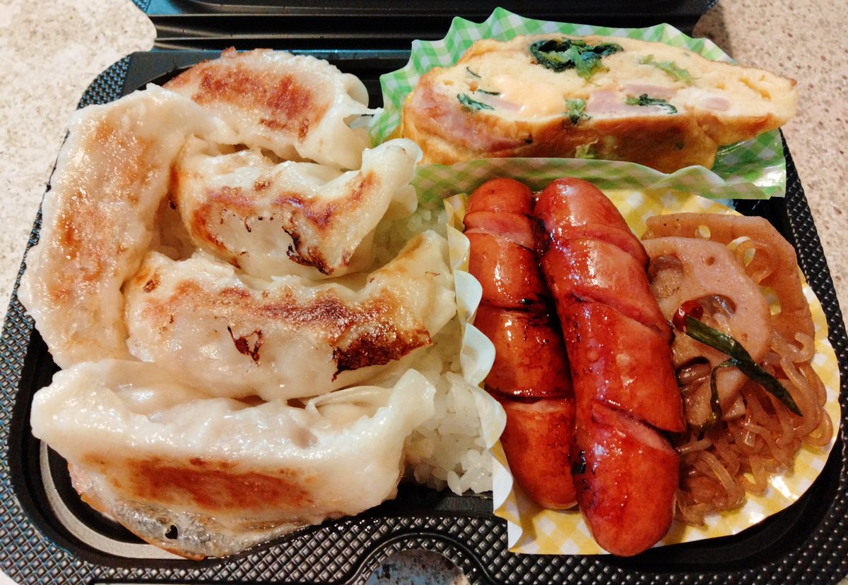 🥢今日のお弁当

今日は餃子弁当です🥟
いつもと違う焼き方したら失敗しちゃった😢

#お弁当記録 
#お昼ご飯
