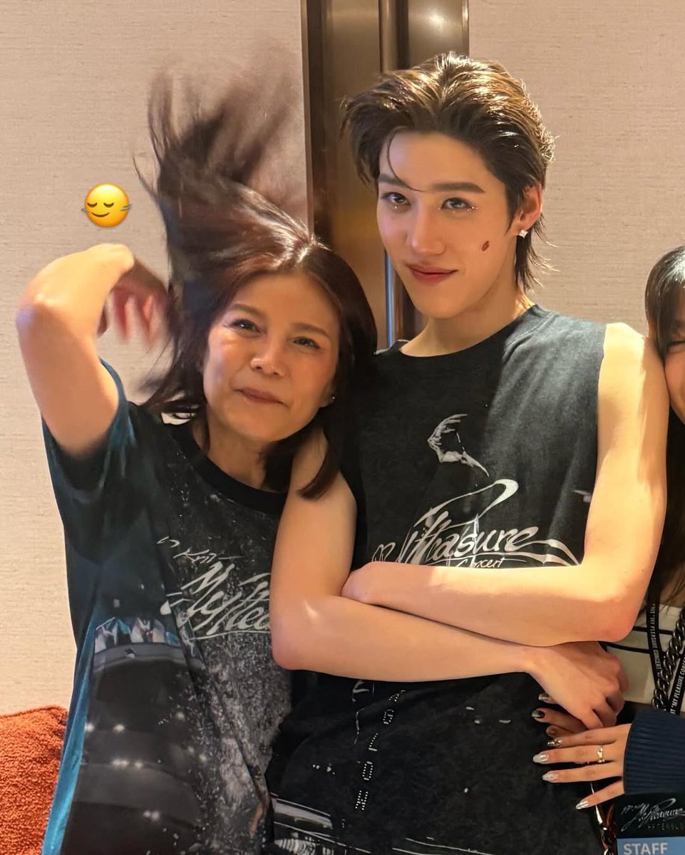 เจ่เจ้มาลงรูปน้องพีพีกับหม่าม๊า 55555555 น่ารักจัง น้องพีหน้าเหมือนหม่าม๊าเลยคับ🤏🏻

#ppkritt