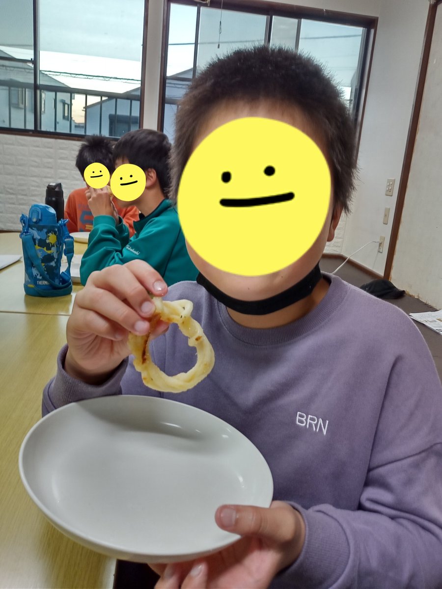 kiitosaina's tweet photo. こんにちは、kiitos aina（キートスアイナ）です😊 11月の調理プログラムでうどんドーナツを作りました✨️

#kiitosaina
#キートスアイナ
#放課後等デイサービス https://t.co/BSo0jdj4fY